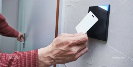 دستگاه حضور و غیاب کارتی چگونه کار می کند؟ 4 مزایا و معایب دستگاه حضور و غیاب کارتی