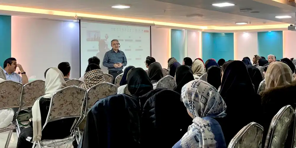 دورهمی کسرایی ؛ پیوندی فراتر از کار 3 دورهمی کسرایی روز دوشنبه 3 دی ماه